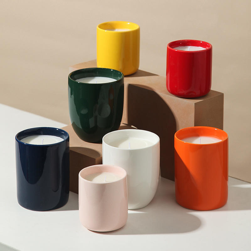 High Quality Glossy Porcelain Aroma Soy Wax Candle Holder Custom logo Scented Candle in Ceramic Jar