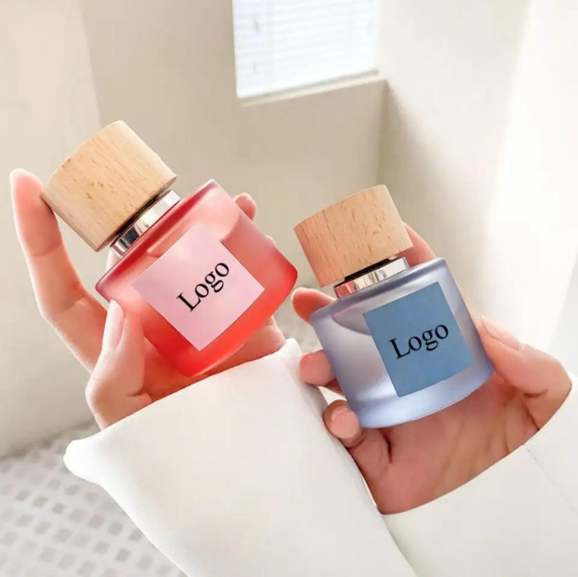 Wholesale Custom 30ml, 50ml, 100ml Round Frosted  Glass Perfume Bottle, Wood Cover Spray Perfume Bottle