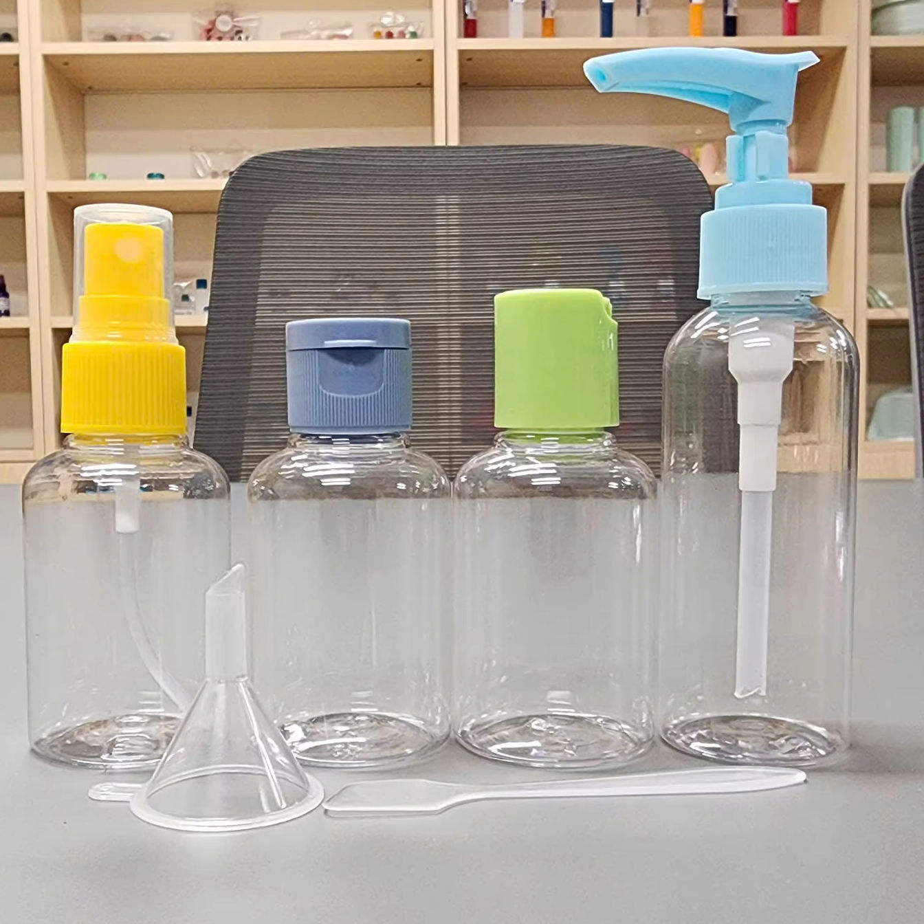 Fast Delivery Custom 4pcs to 8pcs Travel Plastic Bottle Jar Set Kit With Plastic Lotion Pump Spray Bottle in Eva Bag