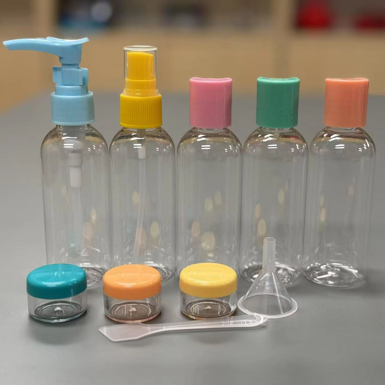 Custom Mini Plastic Travel Size Cosmetic Spray Bottle Set for On-the-Go Use Factory Direct Sale