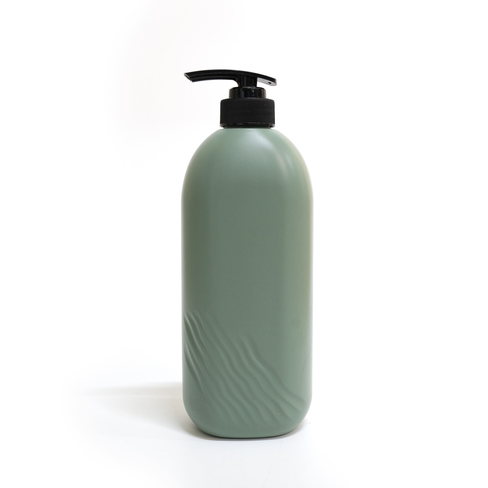 Wholesale 750ml Oval Shampoo Bottle with Pump Custom Cylinder Shaped Bottle for Shampoo and Conditioner 