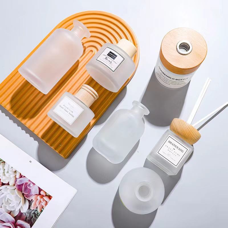 Wholesale 100ml 120ml 300ml Empty Luxury Frosted White Perfume Reed Glass Diffuser Bottle with Screw Lids