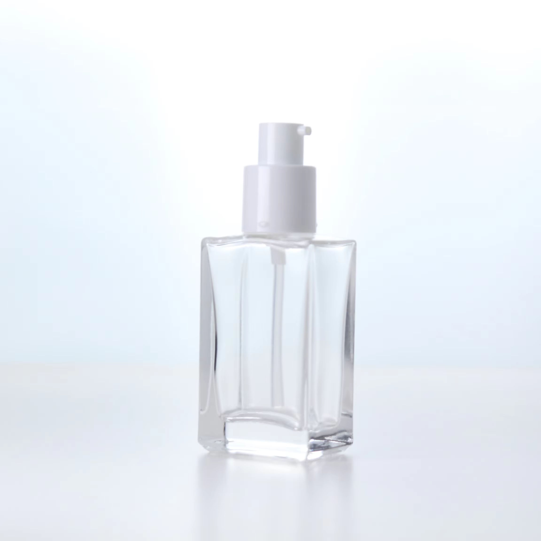 Custom Logo Ready to Ship Skincare Cosmetic Empty Lotion Pump Glass Bottle Luxury 40ml 120ml 150ml Square Lotion Bottle