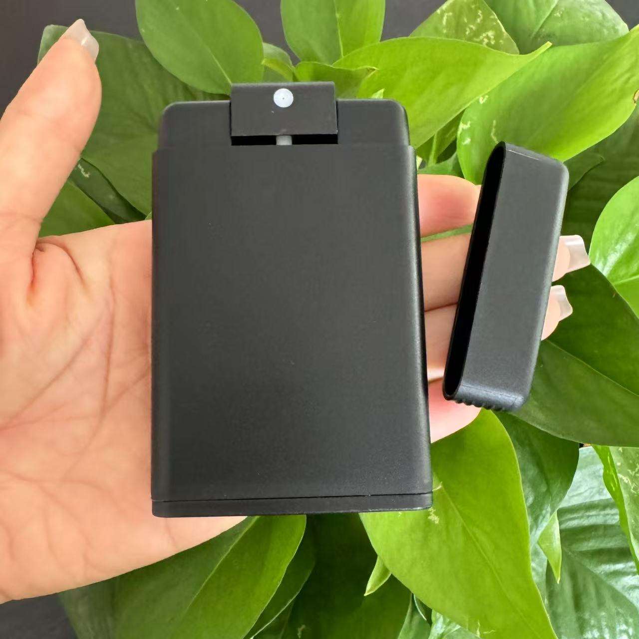 Wholesales PCR Plastic 20ml Credit Card Pocket Perfume Atomizer Pocket Bottle 10ml